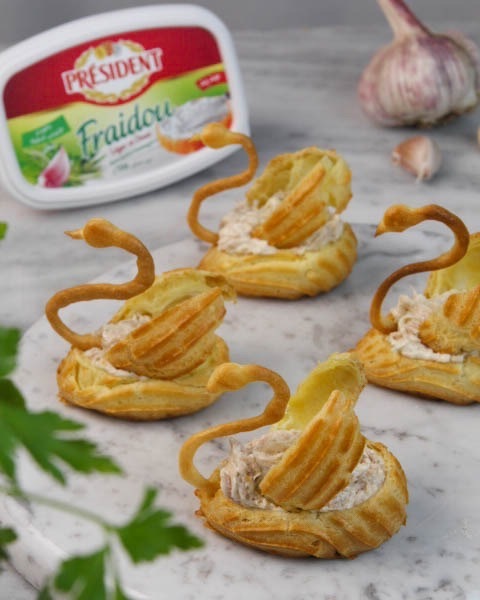 Choux salés en forme de cygnes